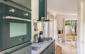 Frigorífic, microones, placa de cuina i rentaplats 