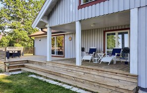 Terrace/patio - Beautiful home in Stora Mellösa with WiFi (Stora Mellösa)
