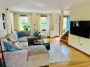 Smart TV, libros y impresora