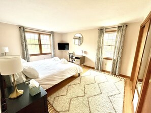 3 habitaciones, escritorio, tabla de planchar con plancha y wifi gratis