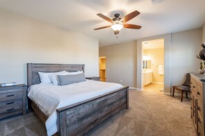 4 chambres, fer et planche à repasser, lit parapluie, Wi-Fi gratuit