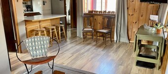 Clean and Cozy Cabin on Main Street - Walk to the river and hot pools!