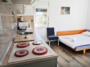 1 室のベッドルーム、WiFi