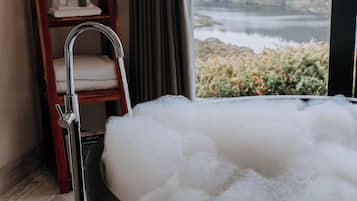 Deluxe Studio Suite | Bathroom | Separate bathtub and shower, jetted bath, rainfall showerhead