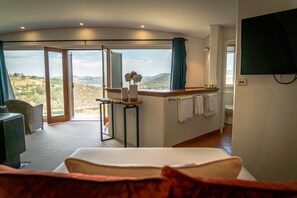 Lake View Spa Suite | Living area