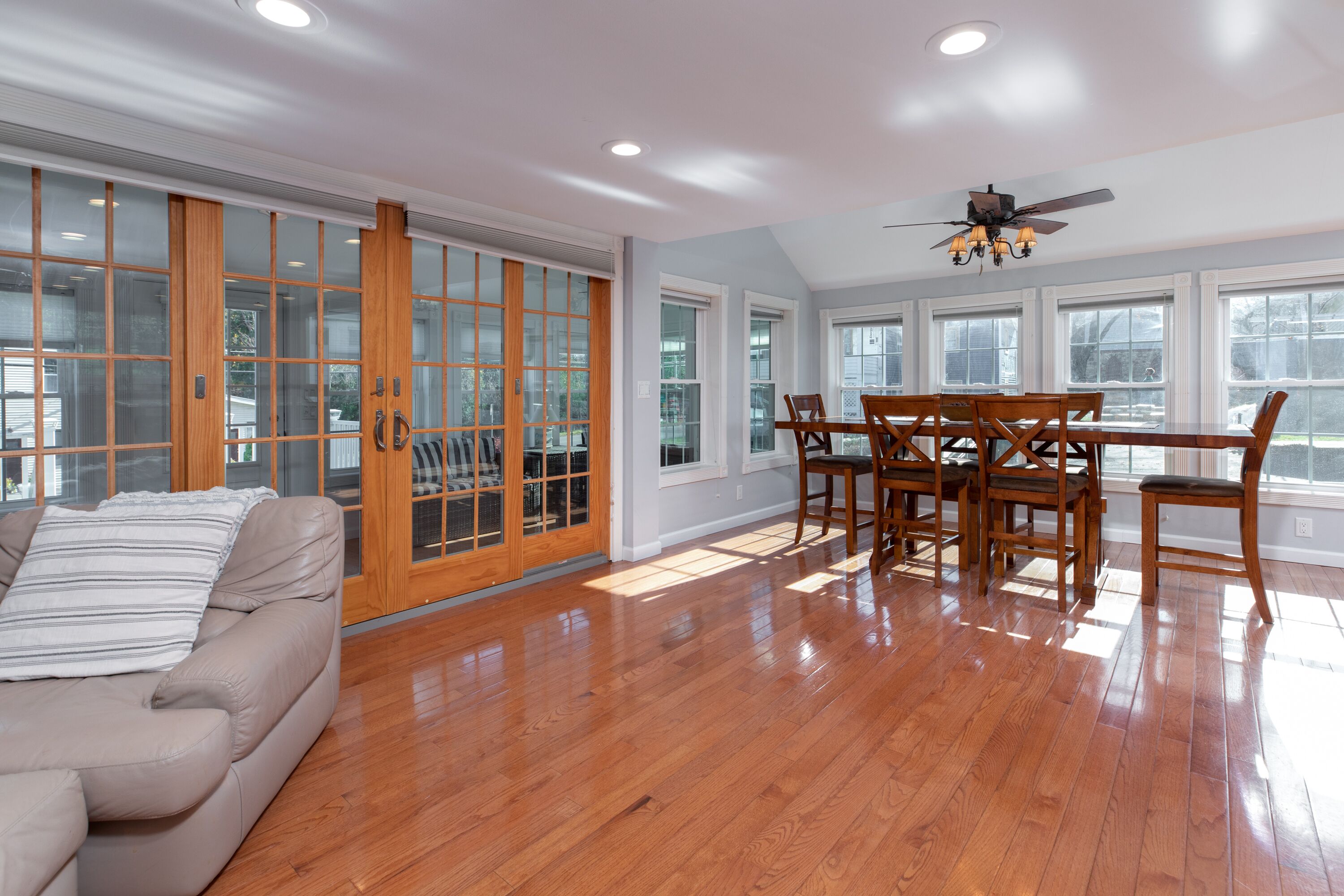 4BR Home W/ Bar!