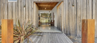 1 The Point - Pet friendly with a spa