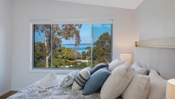 4 bedrooms, iron/ironing board, Internet, bed sheets