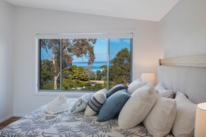 4 soverom, strykejern/-brett, internettilgang og sengetøy