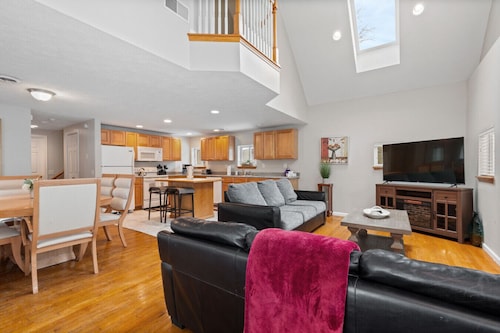 E. Rochester Darling - Sleeps 6!