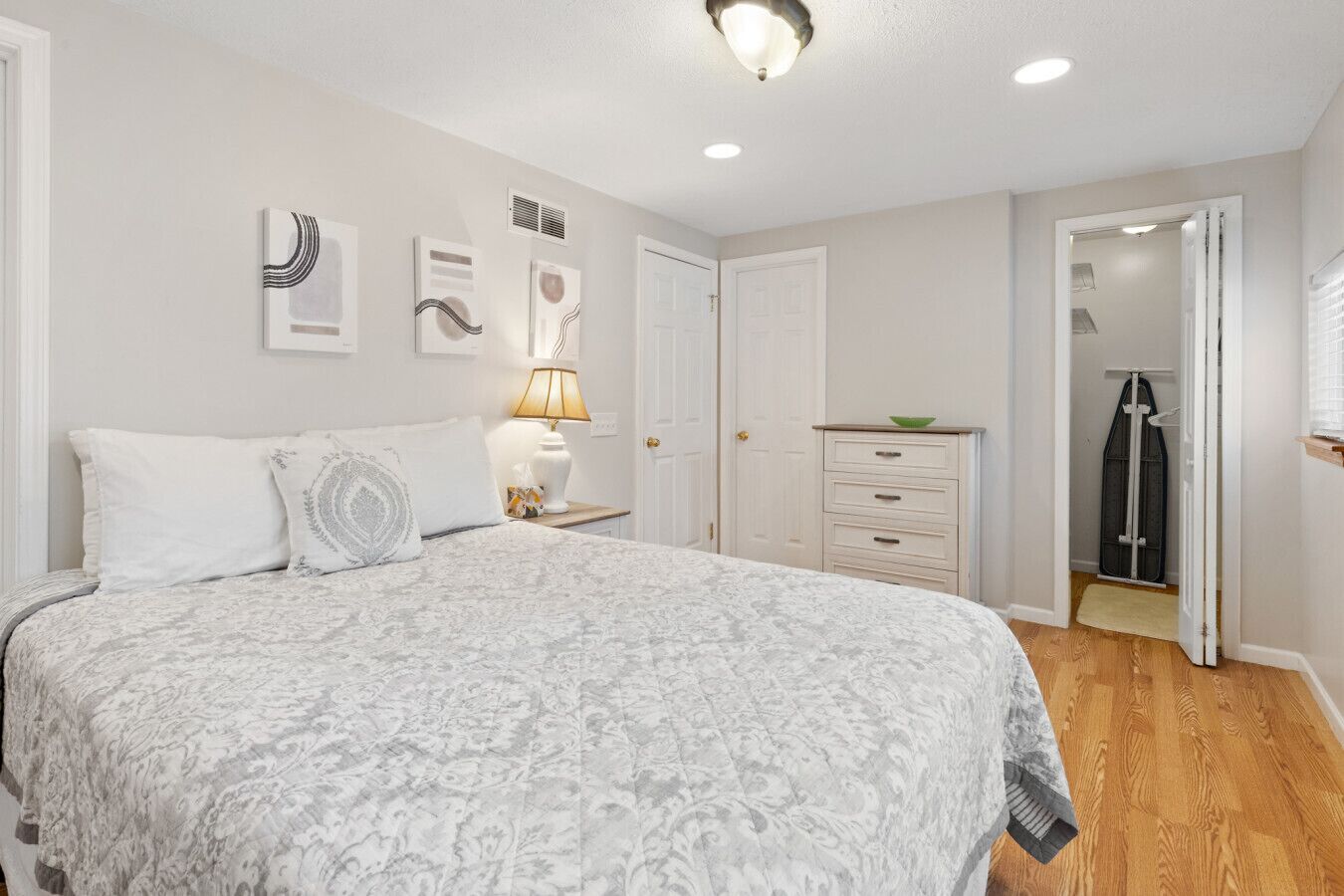 3 bedrooms, iron/ironing board, free WiFi, bed sheets