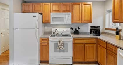 E. Rochester Darling - Sleeps 6!