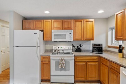 E. Rochester Darling - Sleeps 6!