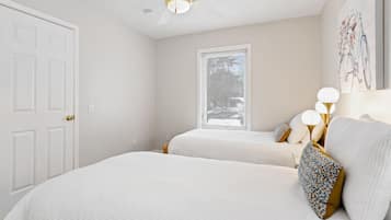 3 bedrooms, iron/ironing board, free WiFi, bed sheets