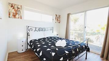 2 bedrooms, iron/ironing board, Internet, bed sheets