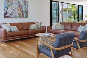 TV, peis og stereoanlegg