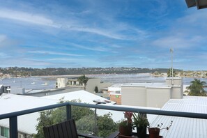 Property grounds - Beach Break: Pet friendly fenced yard in town (Merimbula)