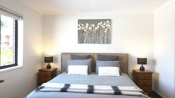 3 dormitorios, tabla de planchar con plancha, Internet y ropa de cama