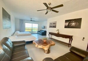 Decoración personalizada, muebles diferentes y wifi gratis 