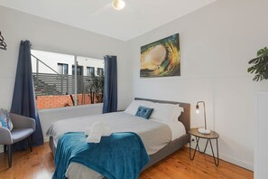 4 bedrooms, iron/ironing board, WiFi, bed sheets