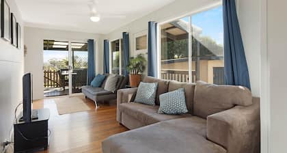 Bungo Beach House: 4 bedroom pet friendly