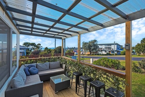 Bungo Beach House: 4 bedroom pet friendly