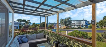 Bungo Beach House: 4 bedroom pet friendly