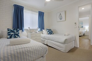2 bedrooms, iron/ironing board, WiFi, bed sheets - Capri Apartments: 2 bedroom (We have 1 upstairs and one downstairs apartment) (Merimbula)