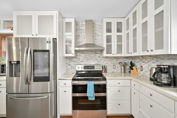 KĂŒhlschrank, Mikrowelle, Ofen, Herdplatte