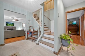 Smart TV, table tennis, books, computer monitors