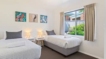 2 bedrooms, iron/ironing board, Internet, bed sheets