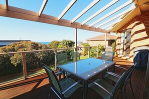 Outdoor dining - Ella Bleu: 3 bedroom home, so close to town. (Merimbula)