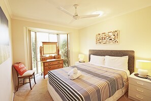 3 slaapkamers, een strijkplank/strijkijzer, beddengoed