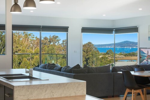 Kingfisher Retreat @ Eden Cove 5 bedroom home