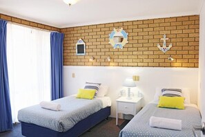 2 habitaciones, tabla de planchar con plancha, internet y ropa de cama 