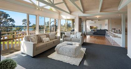 Pelican Lake House - 4 bedroom pet friendly