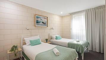 2 bedrooms, iron/ironing board, Internet, bed sheets