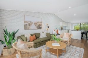 TV - Lake Views at Penguin Mews (Merimbula)