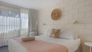 2 quartos, ferros/tábuas de passar roupa, acesso à internet