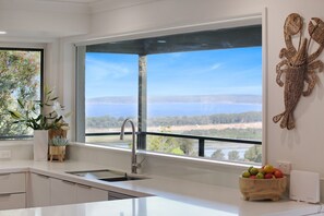 Fridge, microwave, oven, stovetop - Rosies Seaview - 3 bedroom option (Merimbula)