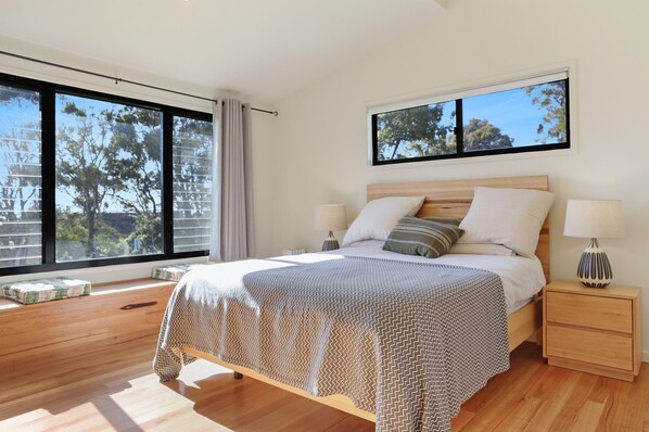 2 bedrooms, iron/ironing board, Internet, bed sheets