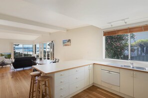 Interior - Surfside Pambula Beach (Pambula Beach)