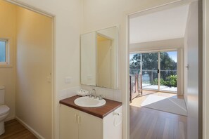 Shower - Surfside Pambula Beach (Pambula Beach)