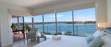 4 bedrooms, iron/ironing board, Internet, bed sheets