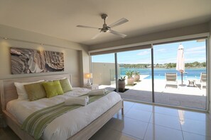 6 bedrooms, iron/ironing board, Internet, bed sheets