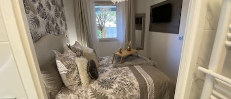 1 chambre, fer et planche Ă repasser, Wi-Fi gratuit, draps fournis