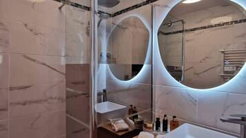 Douche, sĂšche-cheveux