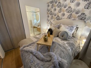 1 slaapkamer, een strijkplank/strijkijzer, gratis wifi, beddengoed