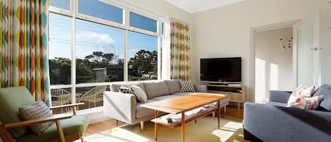 Flat-screen TV, fireplace