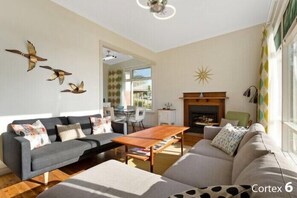 Televisión de pantalla plana, chimenea